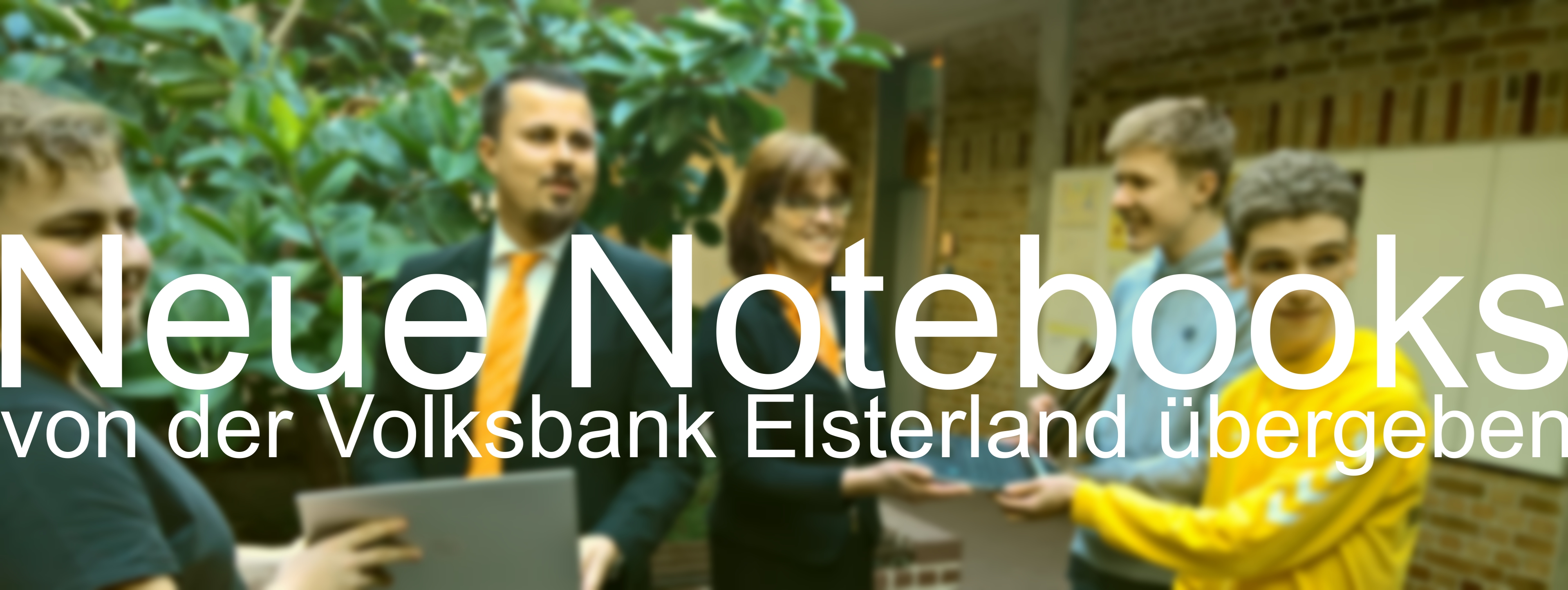 Read more about the article VR-Bank übergibt Notebooks